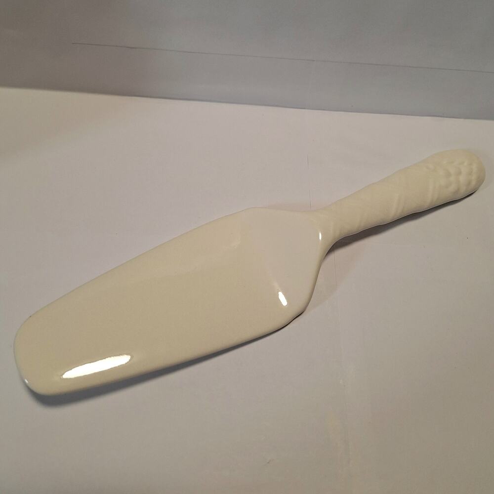 Mikasa English Countryside 10.5" Cake Pie Server White DP900